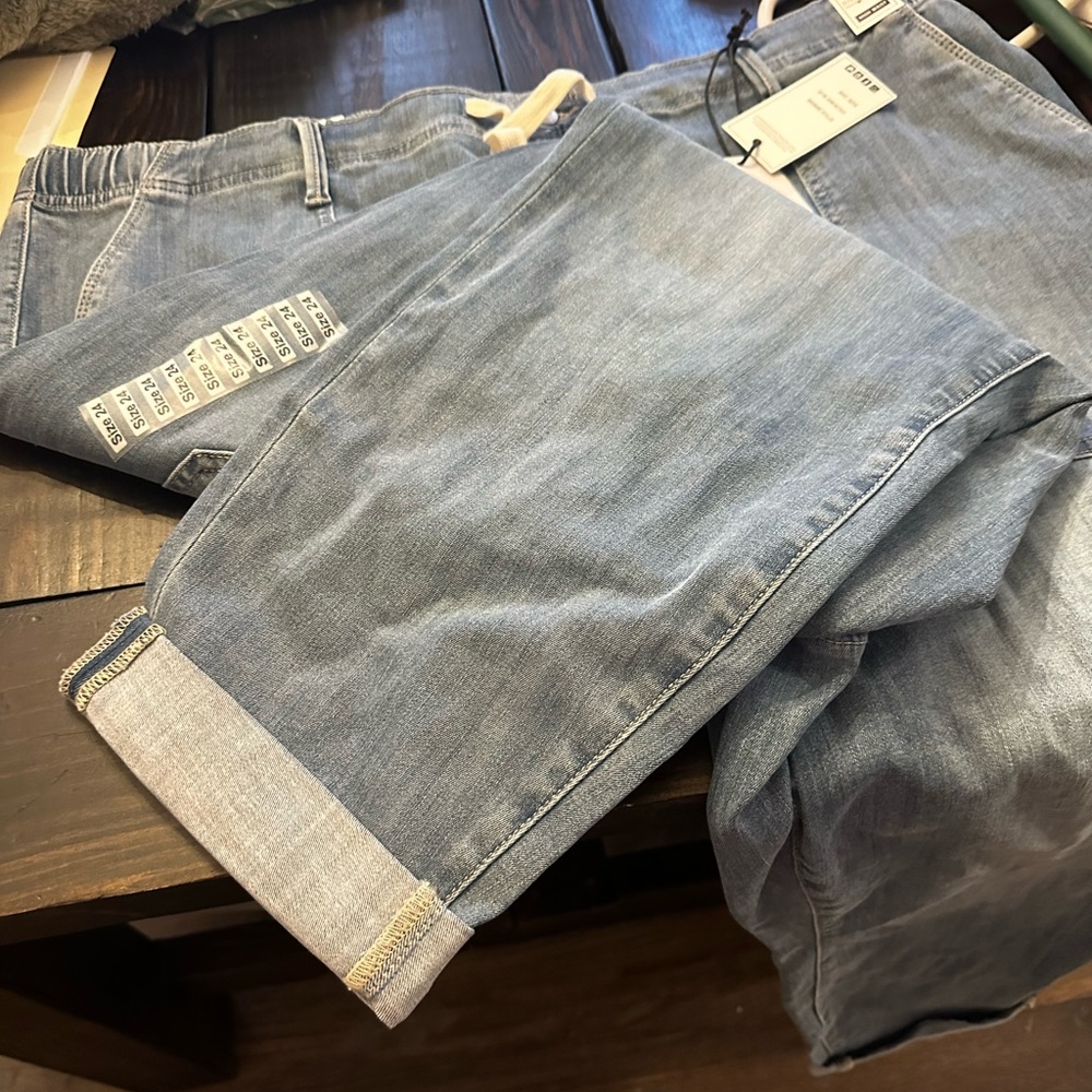 BNWT Judy Blue joggers. Size 24W. You will need to size down!